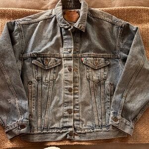 Levis vintage 90’s denim jacket. Size M